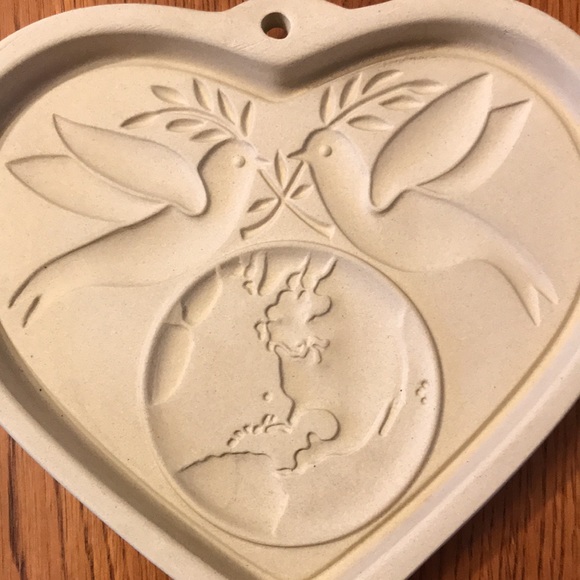 NWT Pampered Chef Peace on Earth Cookie Mold - Picture 2 of 8